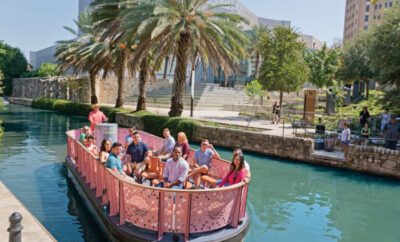 <strong>TAKE A THEMED BOAT TOUR ALONG THE HISTORIC RIVER WALK</strong>